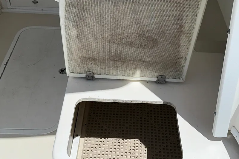 Slide: The Image of Open hatch on 2009 Steiger Craft 255 Miami boat deck. - 43