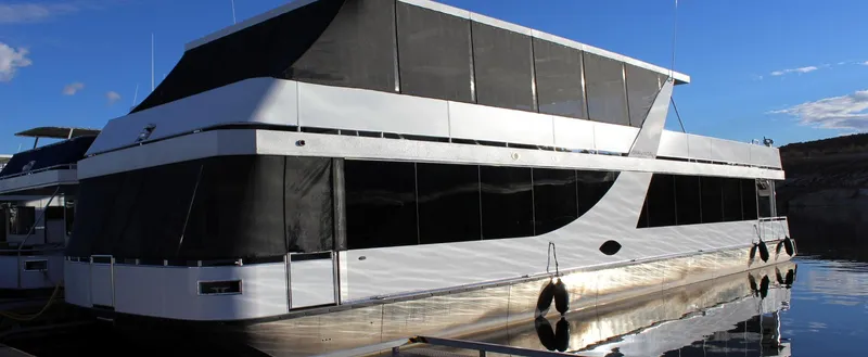 The Image of Luxurious Bravada houseboat on calm water, 2015 model. - 0