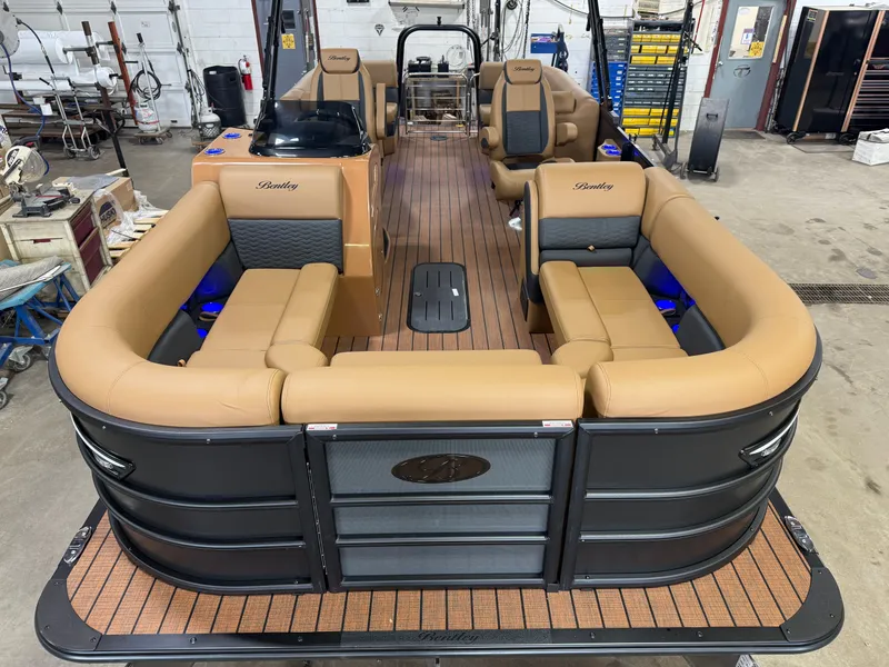 The Image of Bentley Pontoons Elite 350HP Admiral 253 Quad Lounge Tritoon 2026 - 1