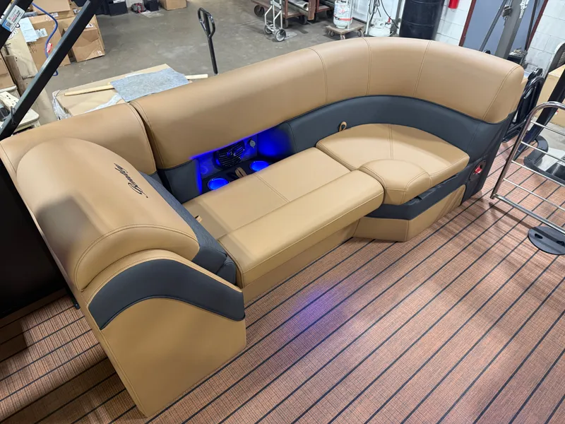Slide: The Image of Bentley Pontoons Elite 350HP Admiral 253 Quad Lounge Tritoon 2026 - 18