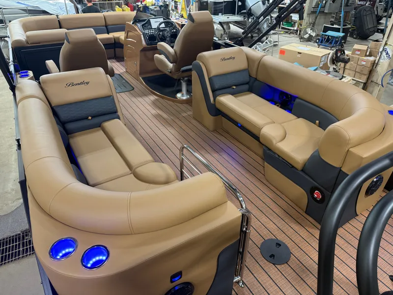 Slide: The Image of Bentley Pontoons Elite 350HP Admiral 253 Quad Lounge Tritoon 2026 - 19