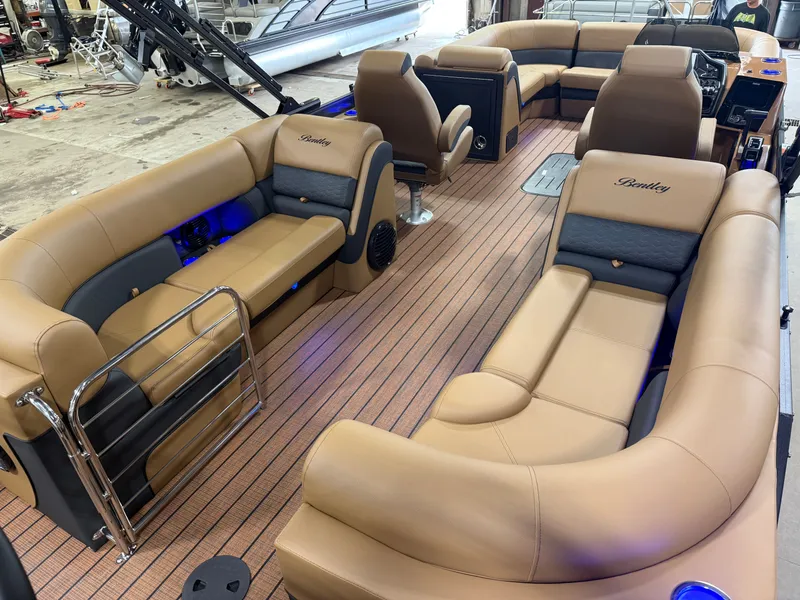 Slide: The Image of Bentley Pontoons Elite 350HP Admiral 253 Quad Lounge Tritoon 2026 - 20