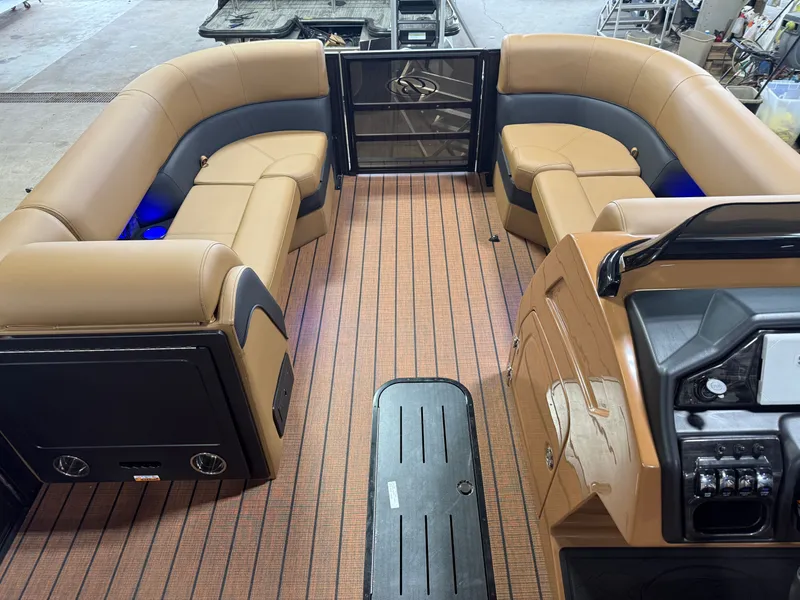 Slide: The Image of Bentley Pontoons Elite 350HP Admiral 253 Quad Lounge Tritoon 2026 - 29