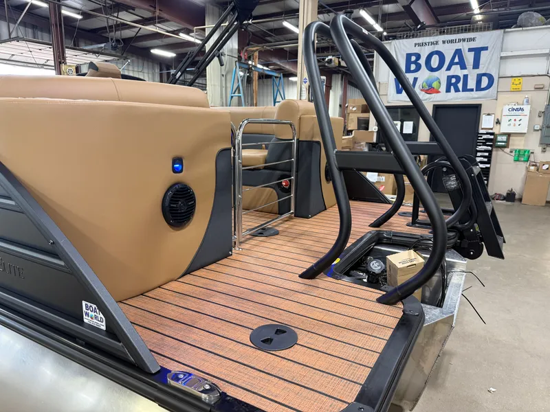 Slide: The Image of Bentley Pontoons Elite 350HP Admiral 253 Quad Lounge Tritoon 2026 - 47