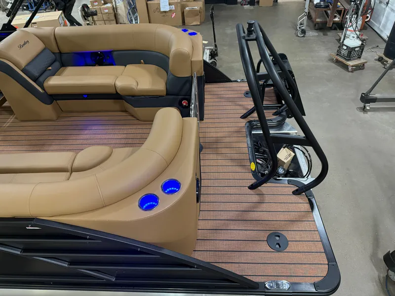 Slide: The Image of Bentley Pontoons Elite 350HP Admiral 253 Quad Lounge Tritoon 2026 - 5