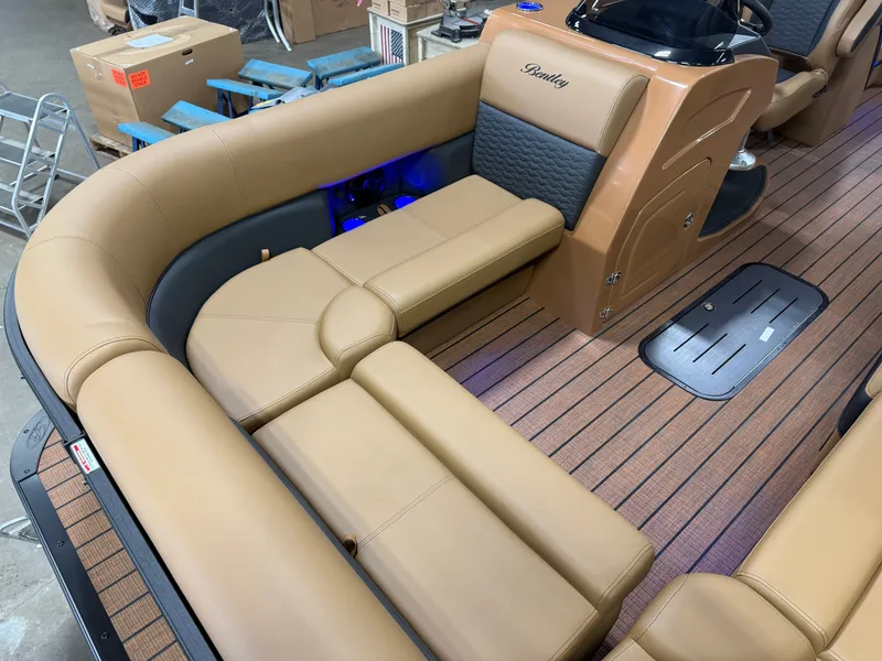 Slide: The Image of Bentley Pontoons Elite 350HP Admiral 253 Quad Lounge Tritoon 2026 - 8