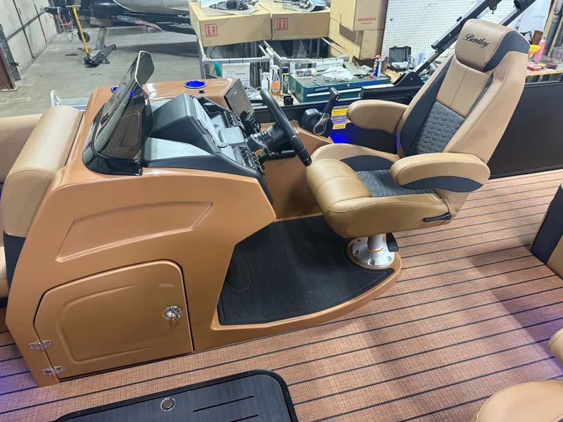 Slide: The Image of Bentley Pontoons Elite 350HP 253 Swingback Tritoon 2026 - 12