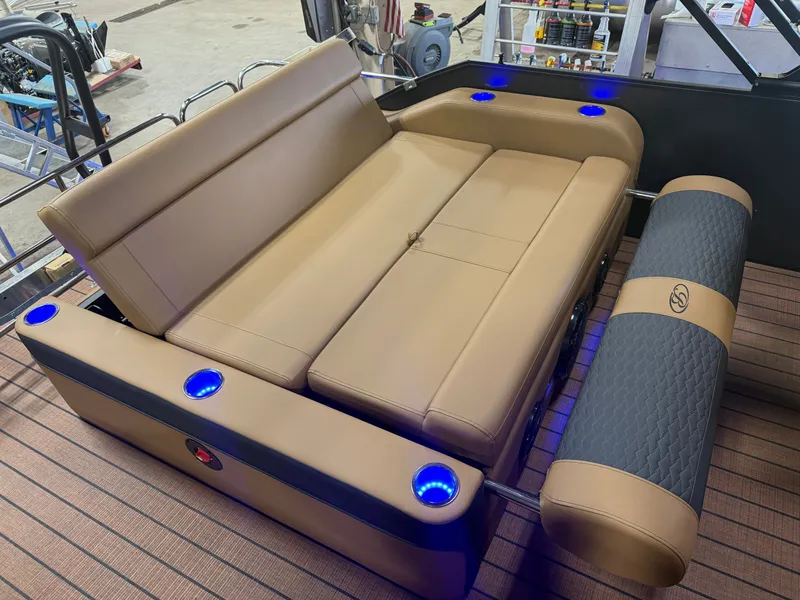 Slide: The Image of Bentley Pontoons Elite 350HP 253 Swingback Tritoon 2026 - 22