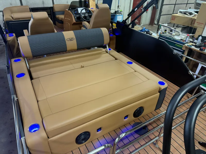 Slide: The Image of Bentley Pontoons Elite 350HP 253 Swingback Tritoon 2026 - 23