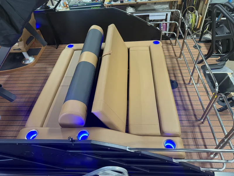 Slide: The Image of Bentley Pontoons Elite 350HP 253 Swingback Tritoon 2026 - 5