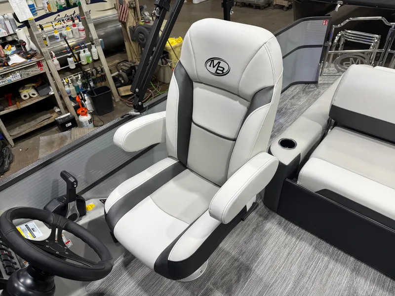 Slide: The Image of Montego Bay 8522 Swingback Premium Deluxe Pontoon & Honda 4-Stroke EFI 2026 - 11