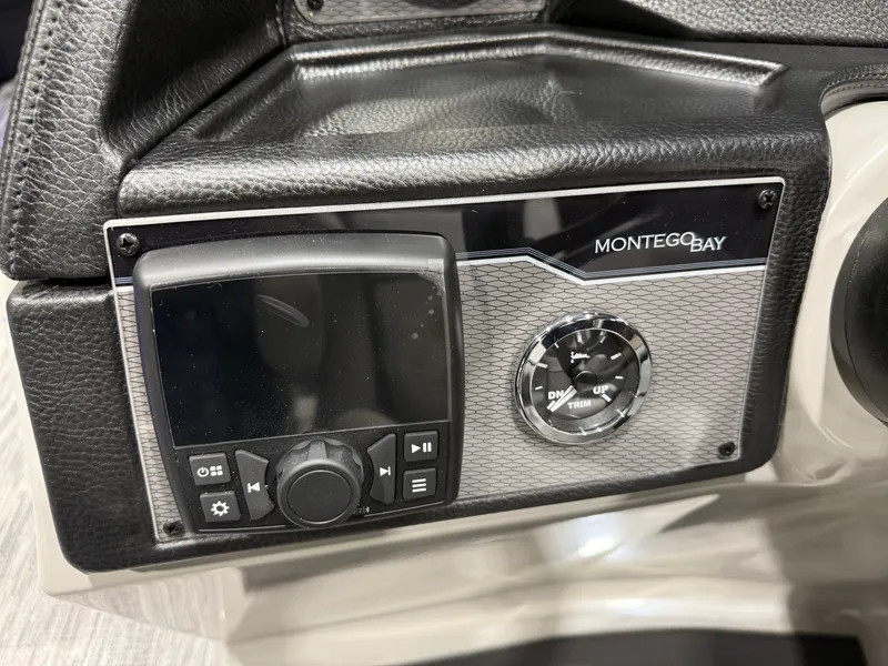 Slide: The Image of Montego Bay 8522 Swingback Premium Deluxe Pontoon & Honda 4-Stroke EFI 2026 - 13