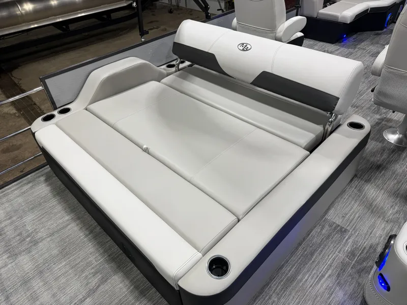 Slide: The Image of Montego Bay 8522 Swingback Premium Deluxe Pontoon & Honda 4-Stroke EFI 2026 - 19