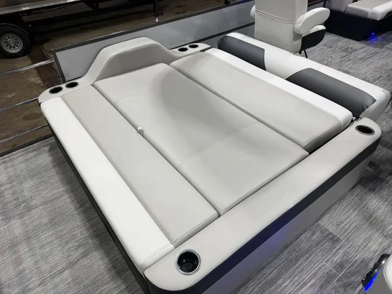 Slide: The Image of Montego Bay 8522 Swingback Premium Deluxe Pontoon & Honda 4-Stroke EFI 2026 - 20