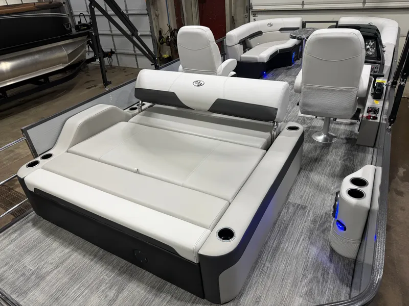 Slide: The Image of Montego Bay 8522 Swingback Premium Deluxe Pontoon & Honda 4-Stroke EFI 2026 - 22