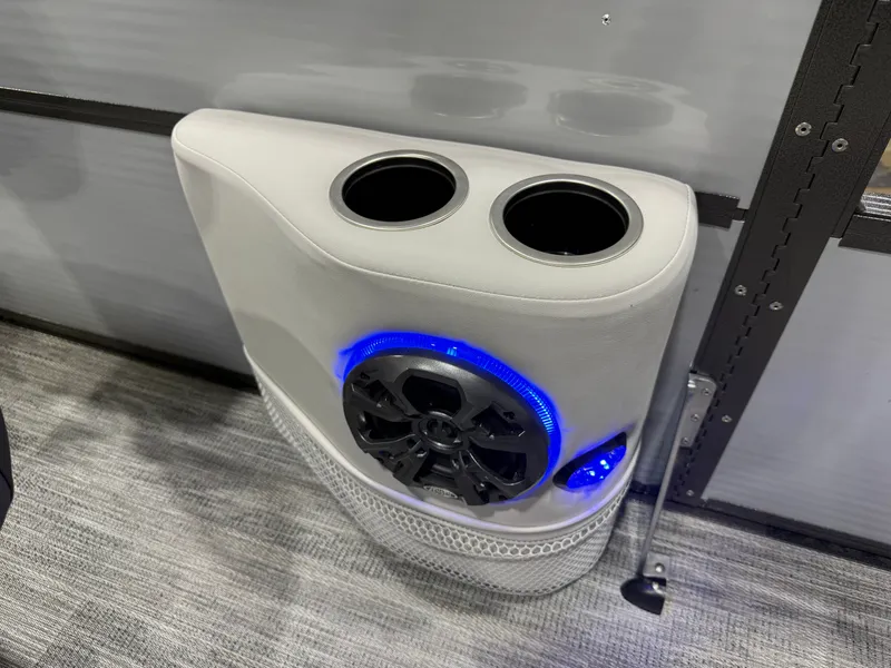 Slide: The Image of Montego Bay 8522 Swingback Premium Deluxe Pontoon & Honda 4-Stroke EFI 2026 - 24