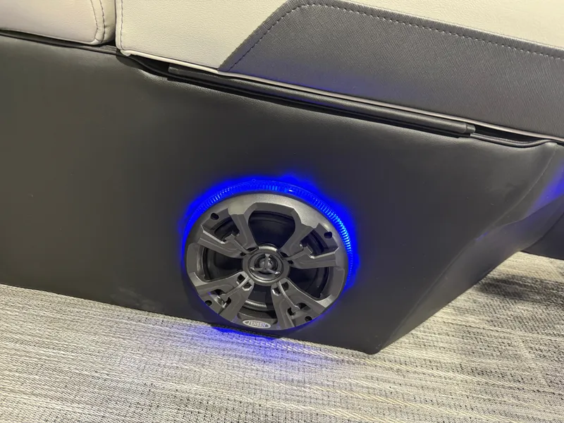 Slide: The Image of Montego Bay 8522 Swingback Premium Deluxe Pontoon & Honda 4-Stroke EFI 2026 - 28