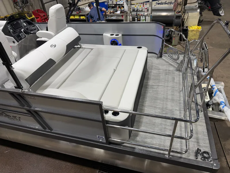 Slide: The Image of Montego Bay 8522 Swingback Premium Deluxe Pontoon & Honda 4-Stroke EFI 2026 - 4