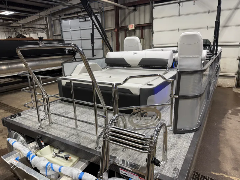 Slide: The Image of Montego Bay 8522 Swingback Premium Deluxe Pontoon & Honda 4-Stroke EFI 2026 - 42