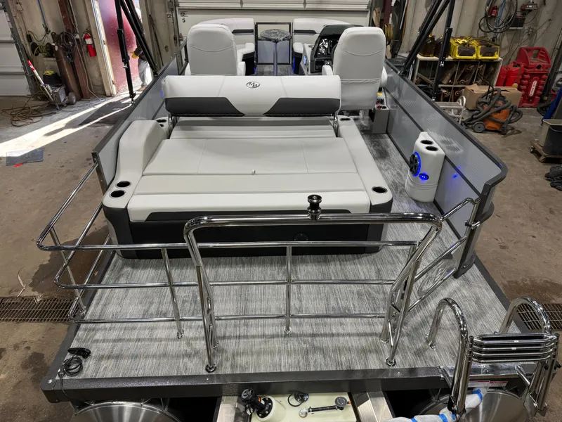 Slide: The Image of Montego Bay 8522 Swingback Premium Deluxe Pontoon & Honda 4-Stroke EFI 2026 - 5