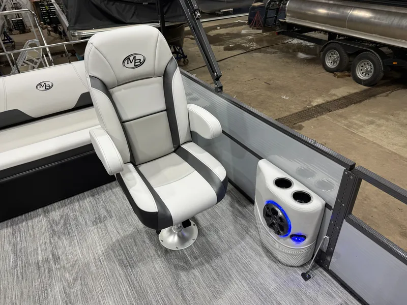 Slide: The Image of Montego Bay 8522 Swingback Premium Deluxe Pontoon & Honda 4-Stroke EFI 2026 - 9