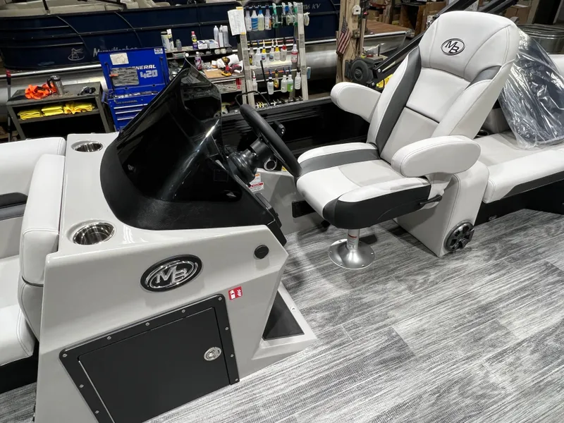 Slide: The Image of Montego Bay 8522 Quad Lounger BR Deluxe Pontoon & Honda 4-Stroke EFI 2026 - 10