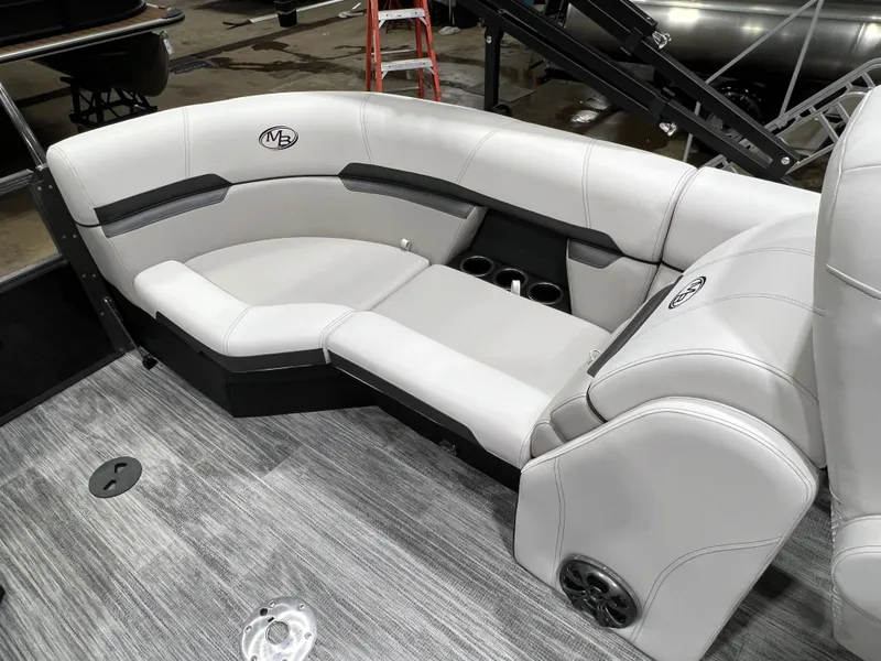 Slide: The Image of Montego Bay 8522 Quad Lounger BR Deluxe Pontoon & Honda 4-Stroke EFI 2026 - 14