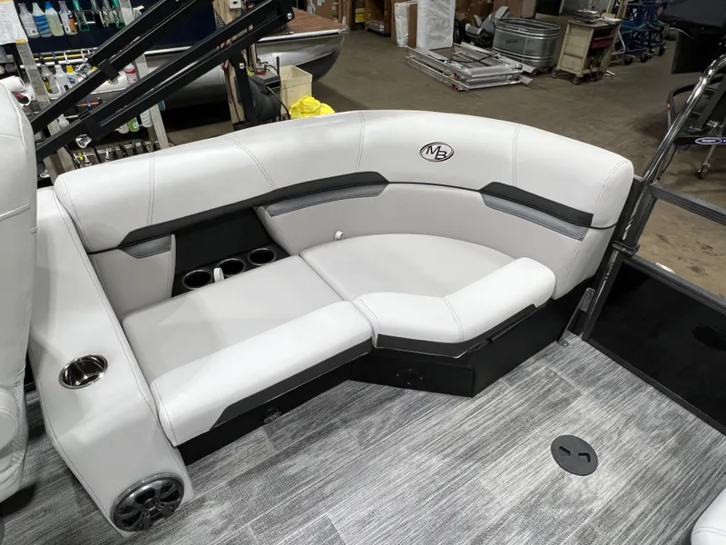 Slide: The Image of Montego Bay 8522 Quad Lounger BR Deluxe Pontoon & Honda 4-Stroke EFI 2026 - 15