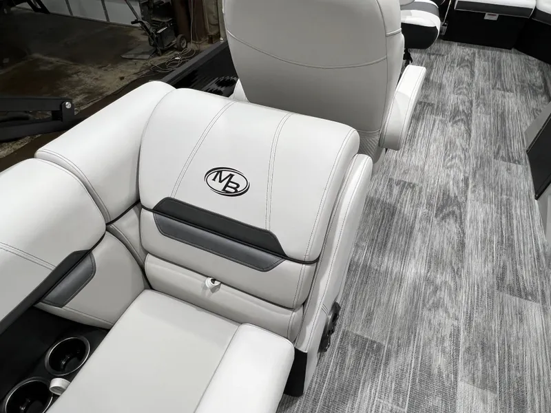 Slide: The Image of Montego Bay 8522 Quad Lounger BR Deluxe Pontoon & Honda 4-Stroke EFI 2026 - 16