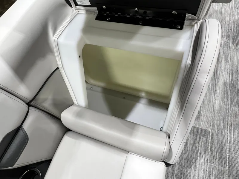 Slide: The Image of Montego Bay 8522 Quad Lounger BR Deluxe Pontoon & Honda 4-Stroke EFI 2026 - 17