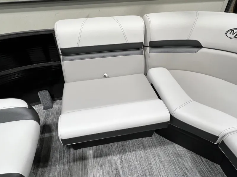 Slide: The Image of Montego Bay 8522 Quad Lounger BR Deluxe Pontoon & Honda 4-Stroke EFI 2026 - 18