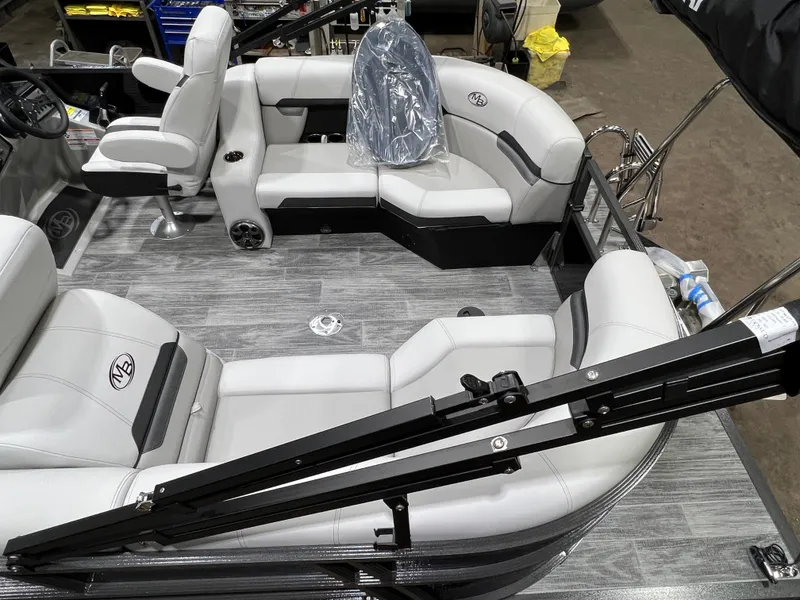 Slide: The Image of Montego Bay 8522 Quad Lounger BR Deluxe Pontoon & Honda 4-Stroke EFI 2026 - 4