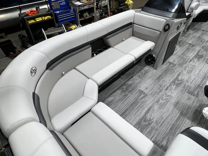 Slide: The Image of Montego Bay 8522 Quad Lounger BR Deluxe Pontoon & Honda 4-Stroke EFI 2026 - 6