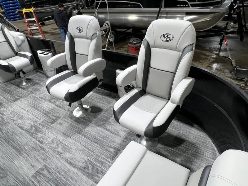 Slide: The Image of Montego Bay 8522 Quad Lounger BR Deluxe Pontoon & Honda 4-Stroke EFI 2026 - 7