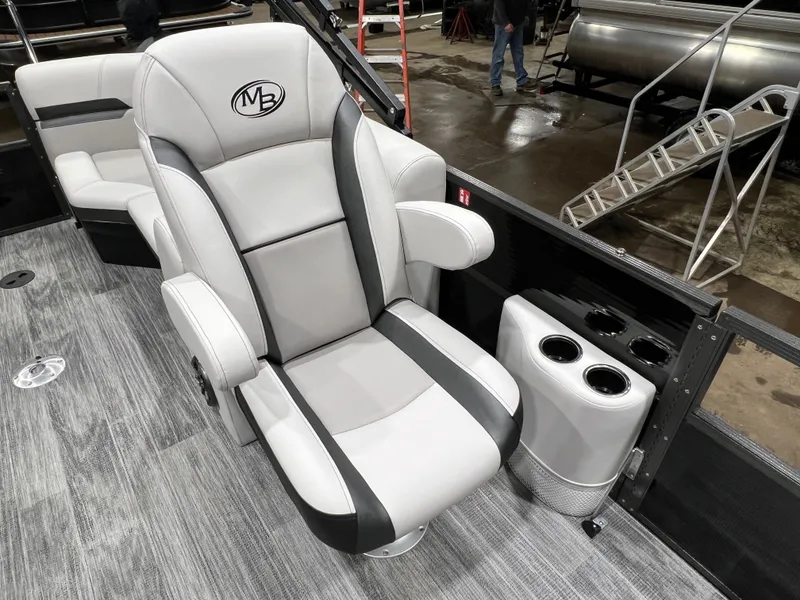 Slide: The Image of Montego Bay 8522 Quad Lounger BR Deluxe Pontoon & Honda 4-Stroke EFI 2026 - 9