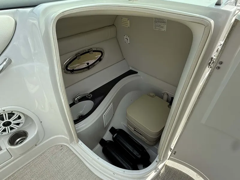 Slide: The Image of Crownline Boats 240 LS 2008 - 18