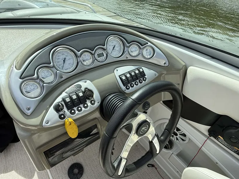 Slide: The Image of Crownline Boats 240 LS 2008 - 20