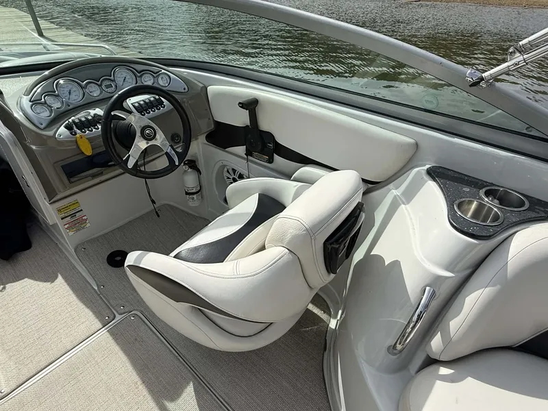 Slide: The Image of Crownline Boats 240 LS 2008 - 23