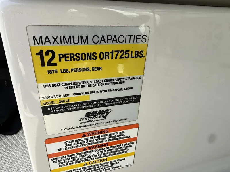 Slide: The Image of Crownline Boats 240 LS 2008 - 4