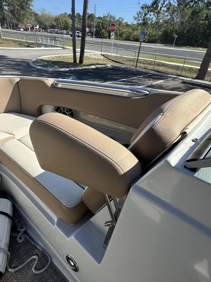 Slide: The Image of Crownline Boats Eclipse E21 XS 2018 - 10