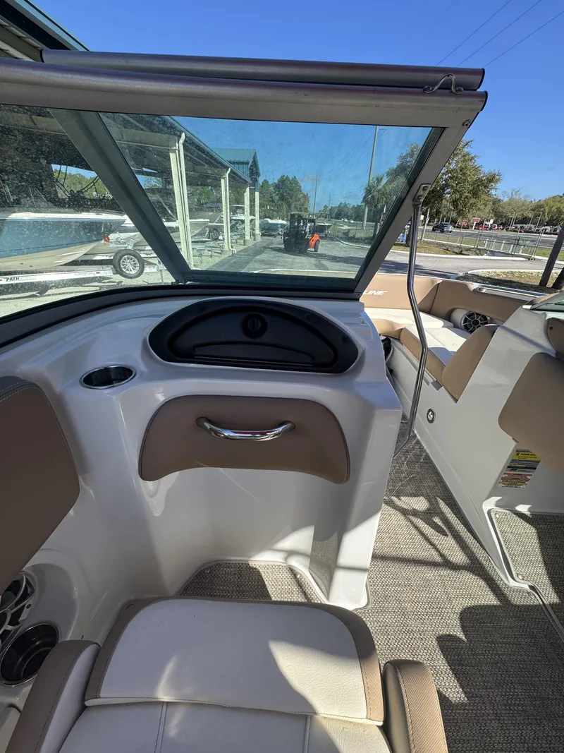 Slide: The Image of Crownline Boats Eclipse E21 XS 2018 - 14