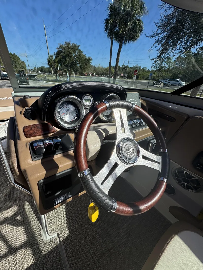 Slide: The Image of Crownline Boats Eclipse E21 XS 2018 - 17