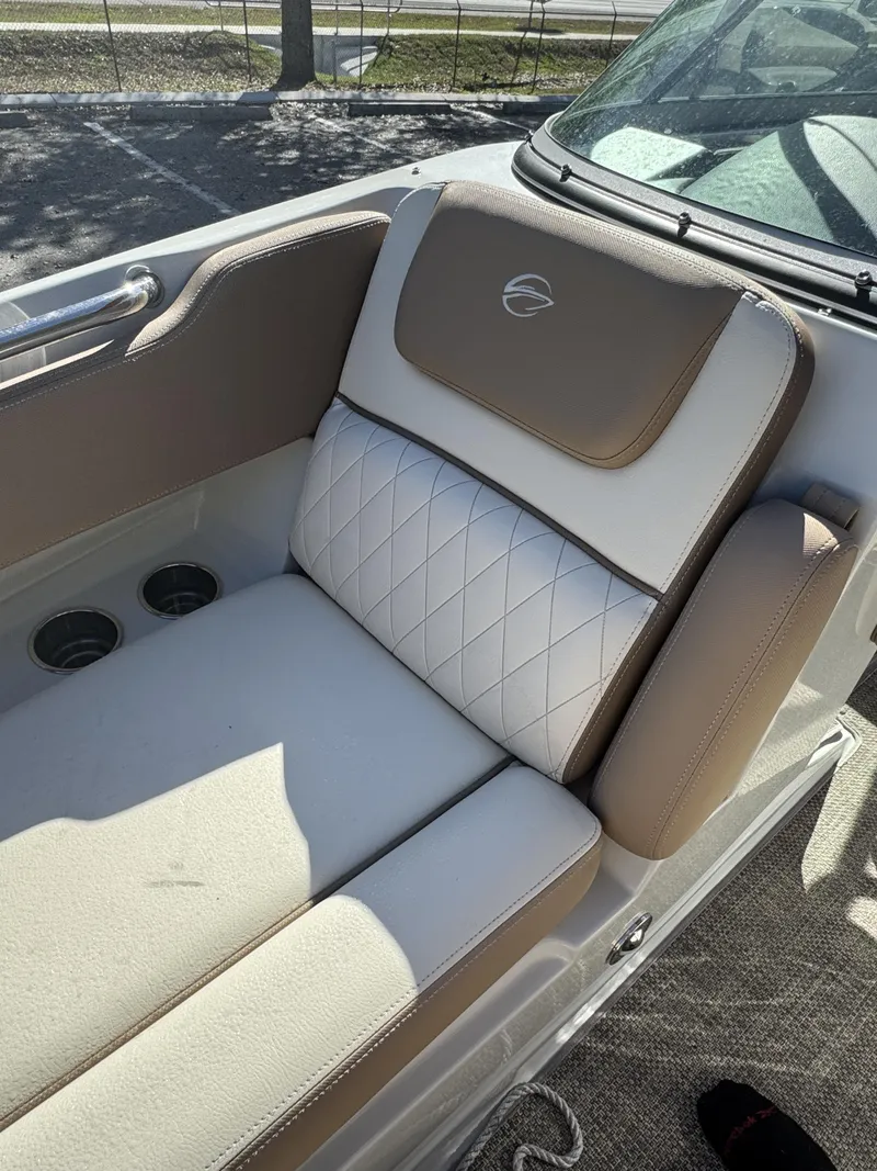 Slide: The Image of Crownline Boats Eclipse E21 XS 2018 - 32