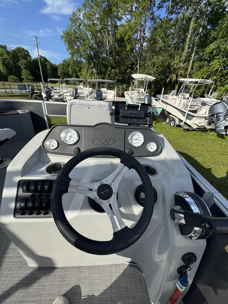 Slide: The Image of Bentley Pontoons LE 180 3 POINT 2023 - 10