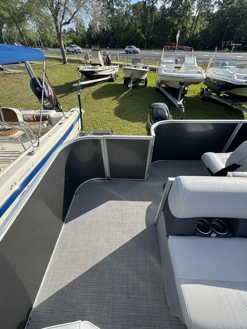 Slide: The Image of Bentley Pontoons LE 180 3 POINT 2023 - 12