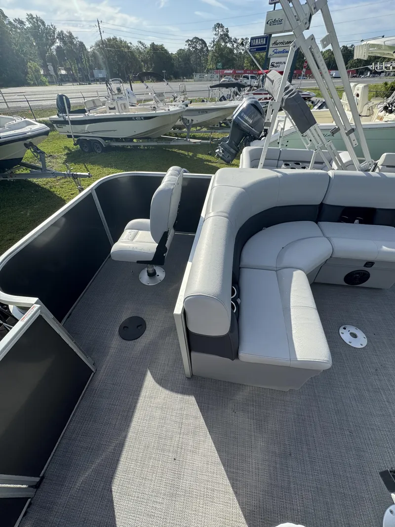 Slide: The Image of Bentley Pontoons LE 180 3 POINT 2023 - 13