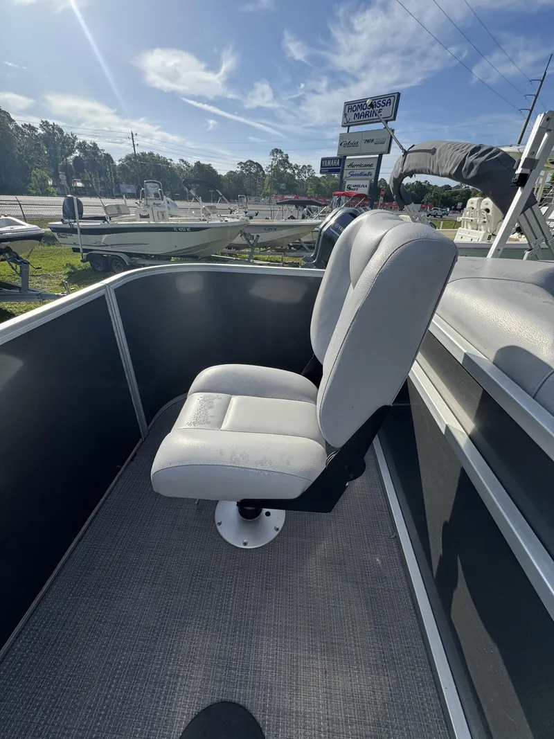 Slide: The Image of Bentley Pontoons LE 180 3 POINT 2023 - 14