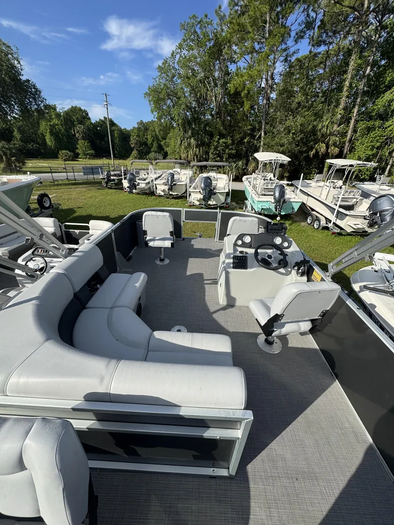 Slide: The Image of Bentley Pontoons LE 180 3 POINT 2023 - 16