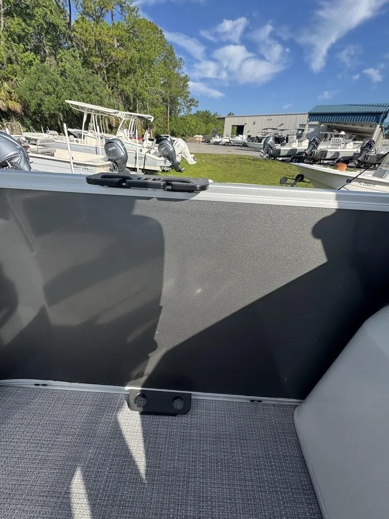 Slide: The Image of Bentley Pontoons LE 180 3 POINT 2023 - 17