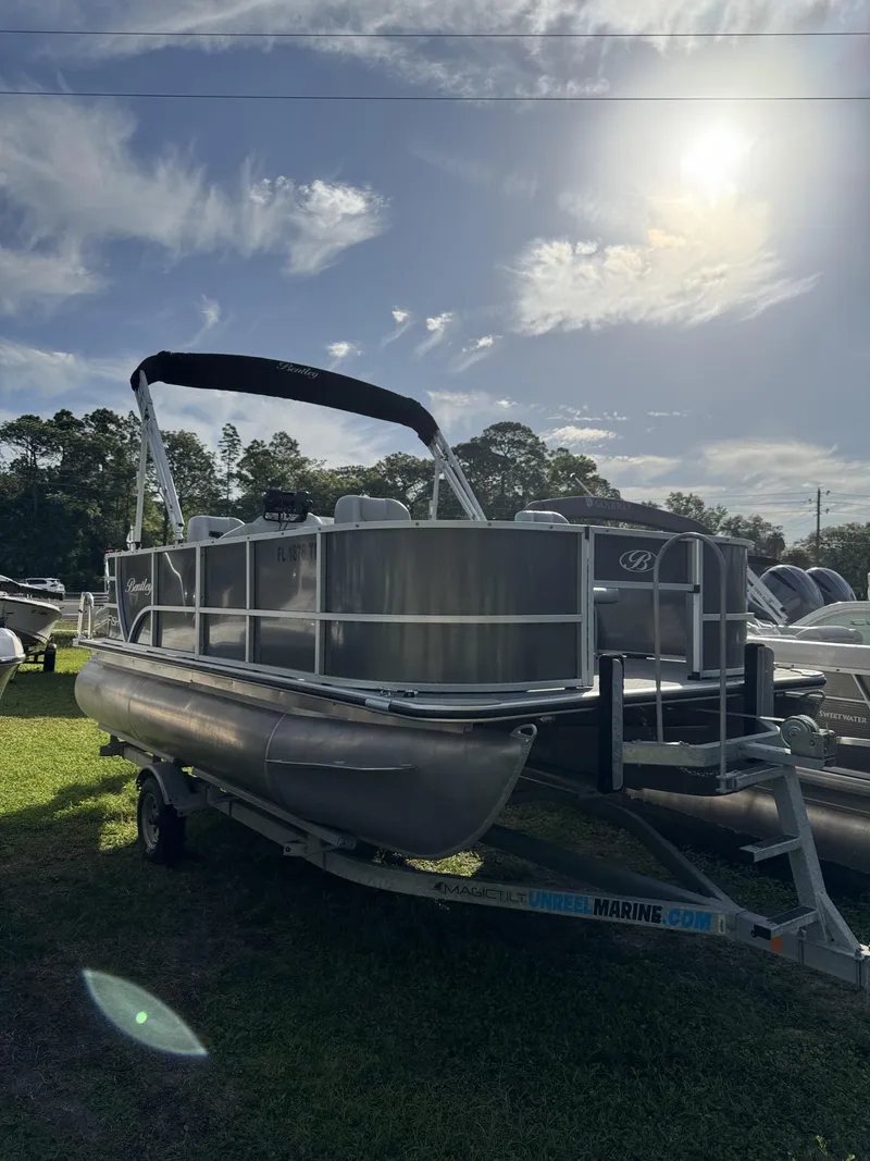 Slide: The Image of Bentley Pontoons LE 180 3 POINT 2023 - 18